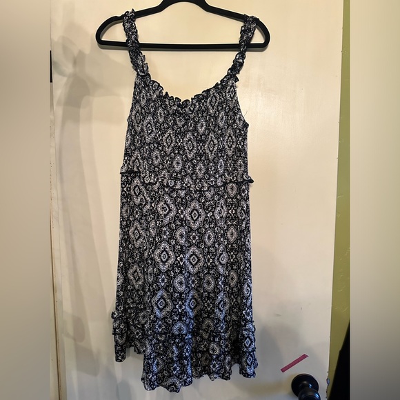 Woman’s XL Dress. Black & White. - Picture 1 of 4